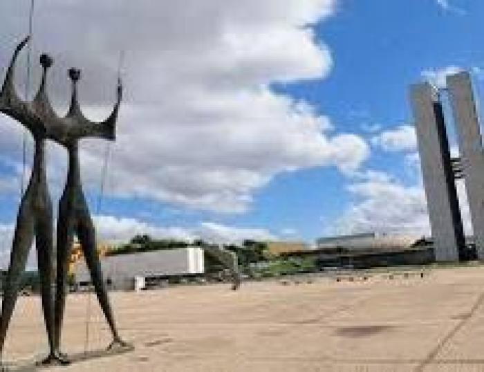 Unidade e Especialização nas Instituições Jurídicas Brasileiras: Uma Análise do Direito, do Estado, dos Poderes da República e do Ministério Público