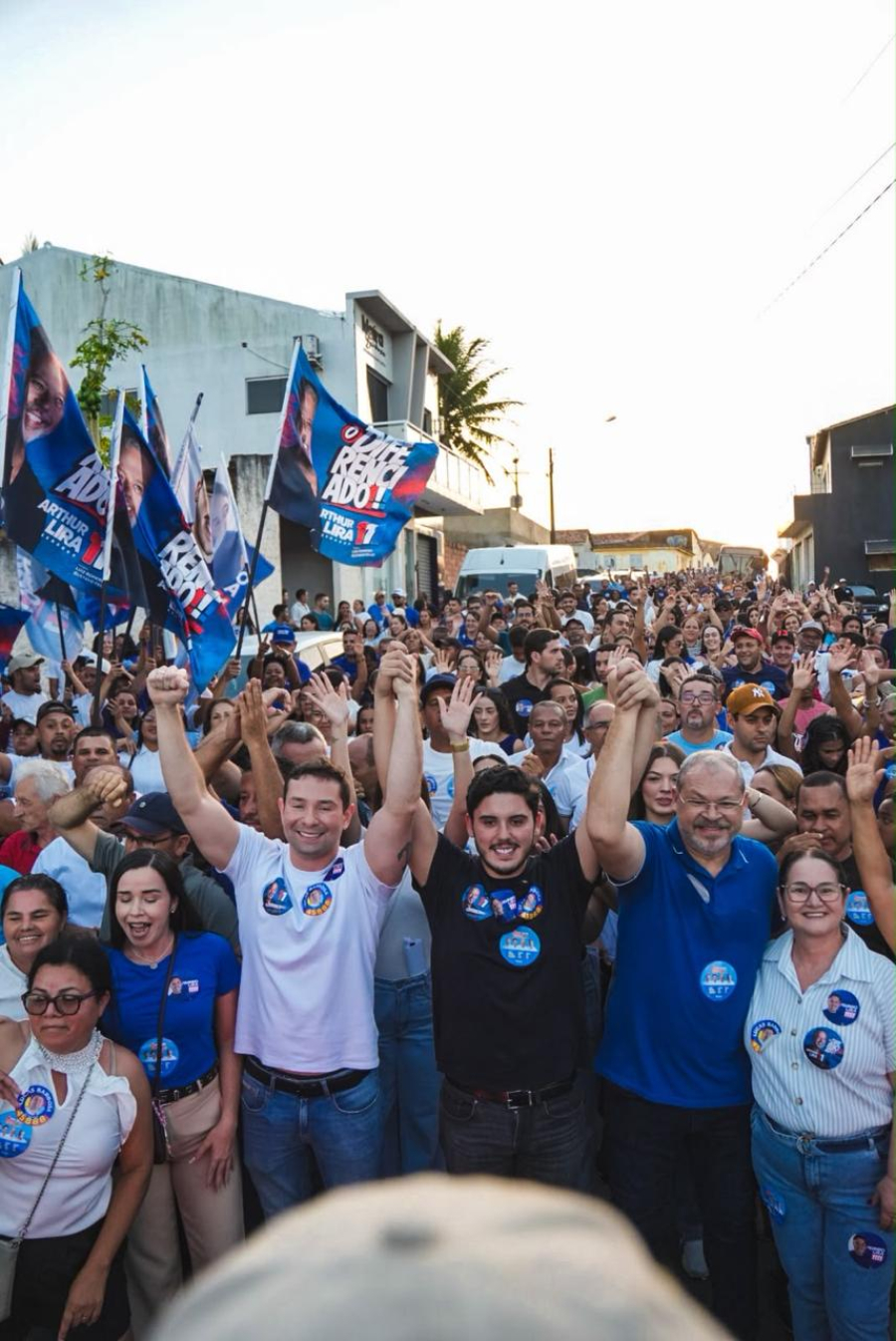 Lucas Barbosa é recebido por multidão em grande ato político em Feira Grande