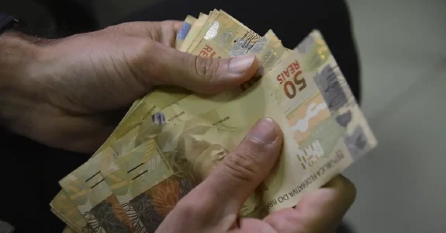 Salário mínimo pode subir para R$ 1.741 em 2027, prevê governo