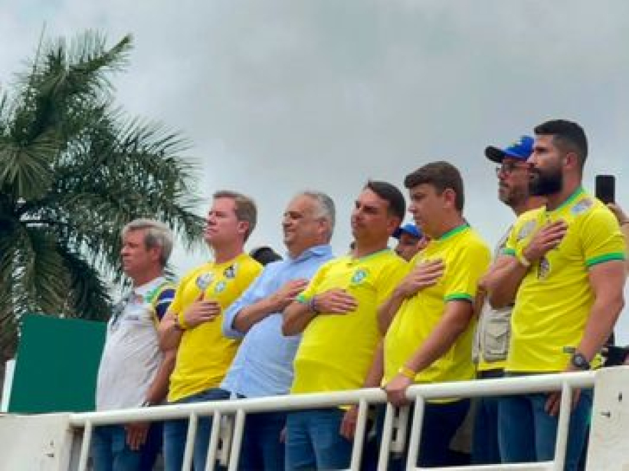 Flávio Bolsonaro reúne apoiadores em Arapiraca e promete manter Bolsa Família