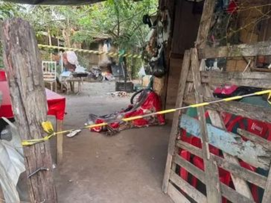 Jovem é morto a tiros em frente de casa e suspeitos fogem de barco em Santa Luzia do Norte