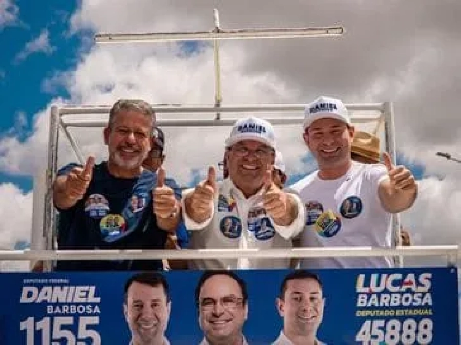 Com Luciano, Lucas e Daniel Barbosa, Arthur Lira arrasta multidão em grande carreata em Arapiraca