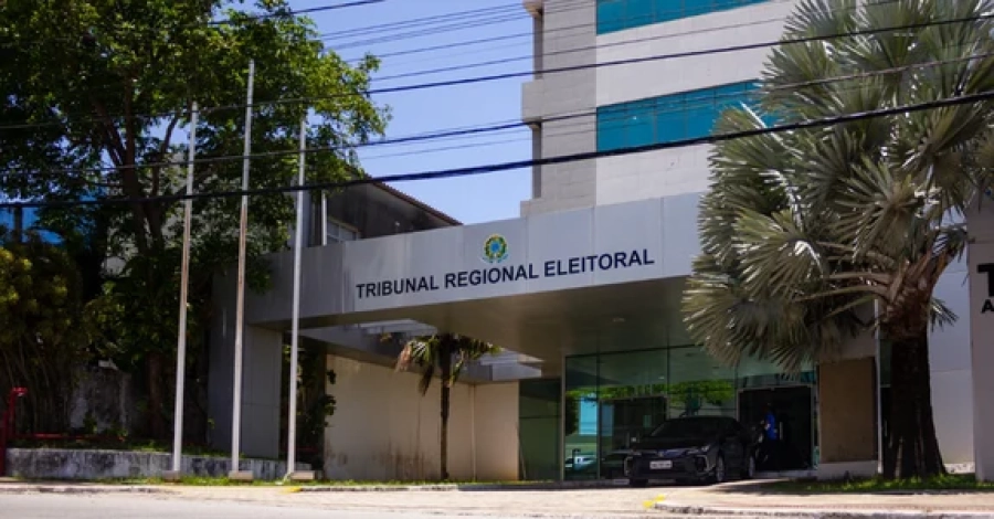 Justiça Eleitoral barra propaganda de JHC e manda retirar ataques contra Renan Filho