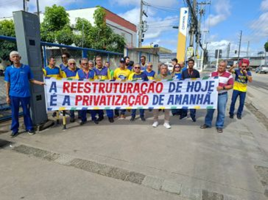 Trabalhadores dos Correios fazem protesto em Maceió contra reajuste salarial