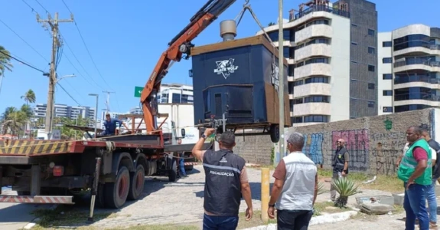 Prefeitura de Maceió retira trailers e barracas instalados sem autorização em áreas públicas