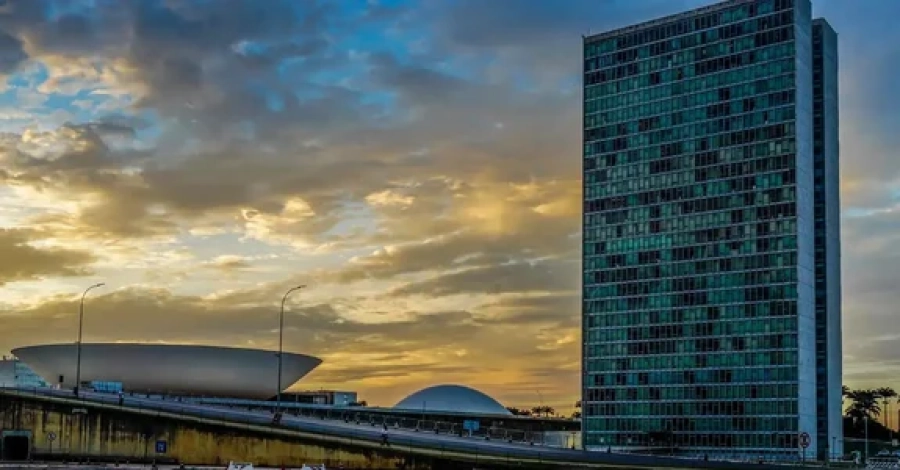 Votação sobre fim da escala 6x1 é adiada no Senado após falta de votos