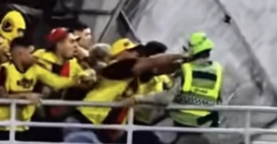 Vídeos mostram policiais cercados e agredidos por torcedores do Sport durante confusão no Rei Pelé