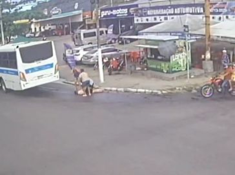 Tragédia: jovem passa mal, cai na pista e morre atropelada por ônibus em Maceió