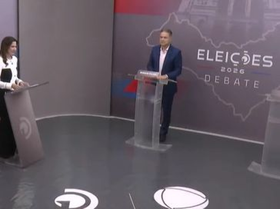 JHC falta novamente a debate eleitoral e confronto com Renan Filho não acontece