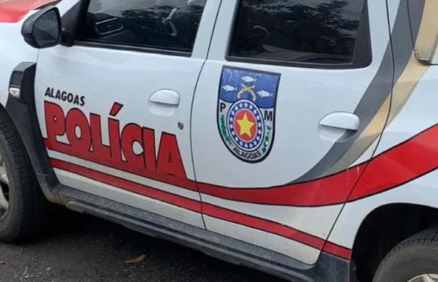 Homem é preso após ameaçar mãe e irmãos com facão na Baixa da Onça