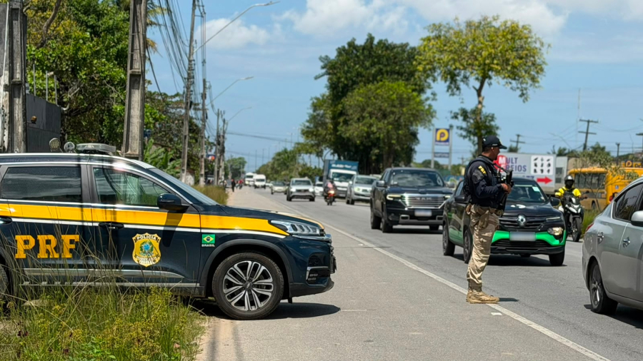 Motorista sem CNH é preso após fugir da PRF e dirigir em zigue-zague na BR-316