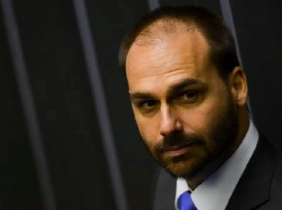 Eduardo Bolsonaro é demitido da Polícia Federal por abandono de cargo