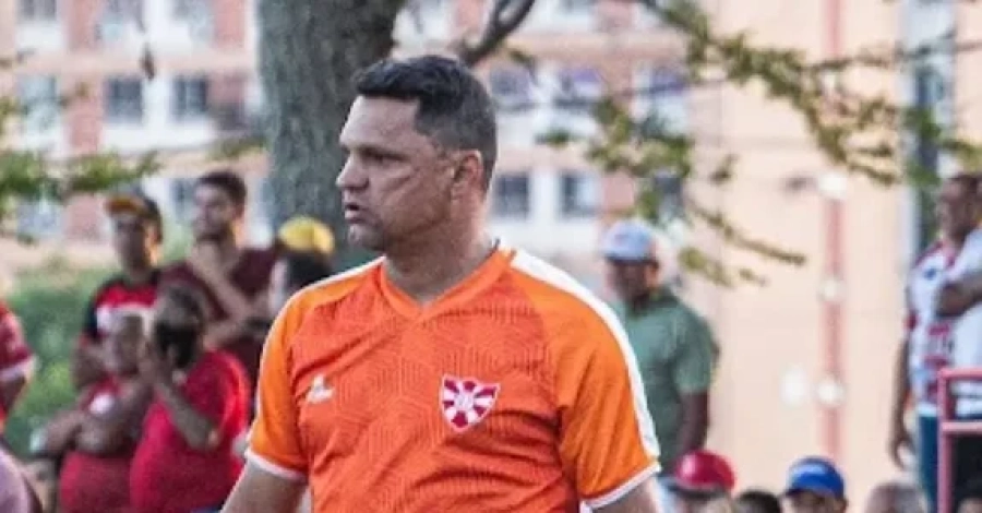 Penedense anuncia Bebeto Moraes para comandar equipe em 2027
