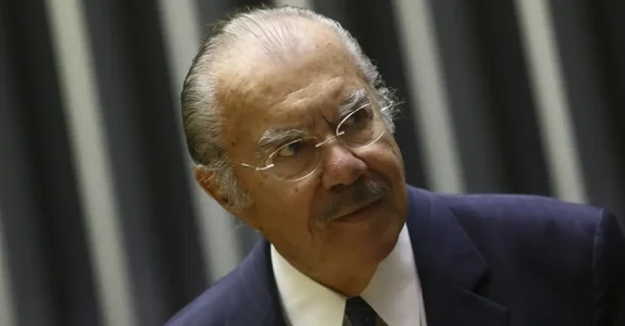 José Sarney permanece internado em São Paulo para tratamento de pneumonia