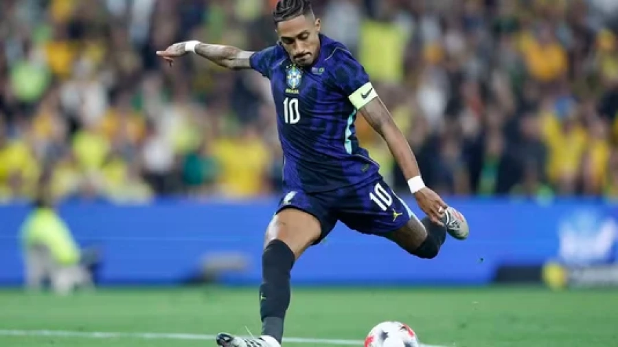 Raphinha deixa Seleção Brasileira após desconforto muscular e desfalca equipe contra a Índia