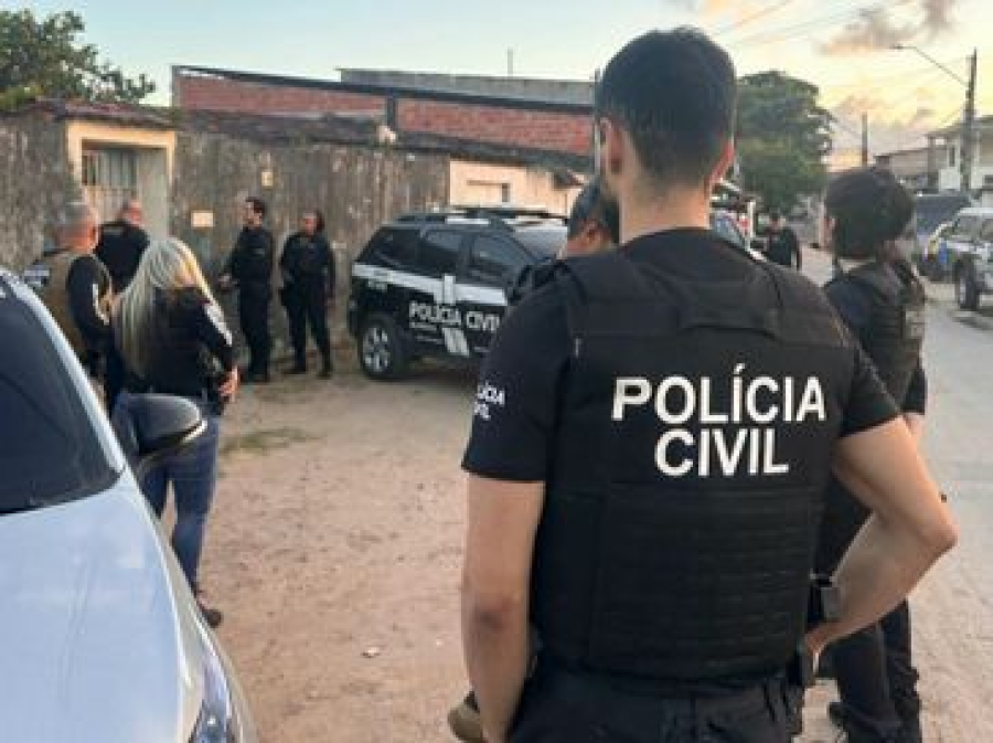 Mãe é presa em Maceió suspeita de permitir abuso sexual da filha e explorar crianças