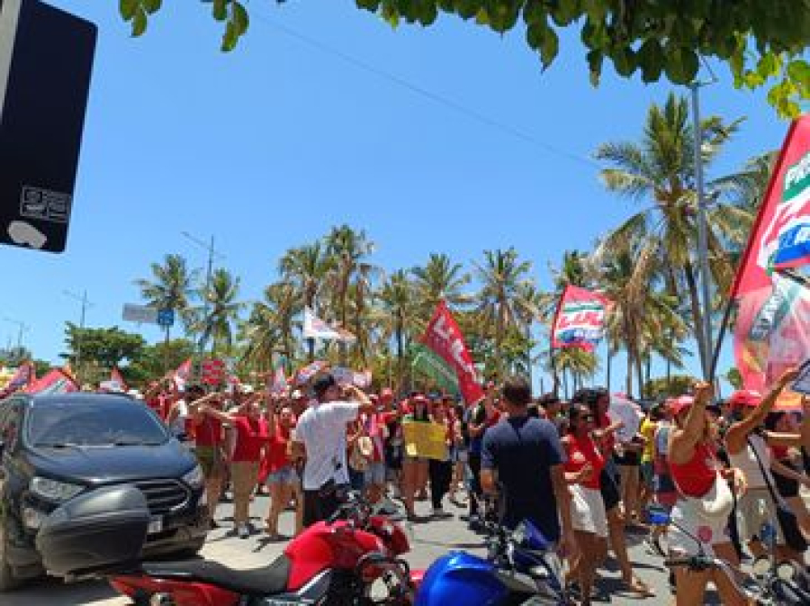 Estudantes levam campanha de Lula às ruas de Alagoas