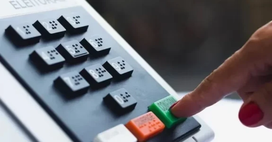 Urna eletrônica dá um segundo para eleitor conferir o voto antes da confirmação