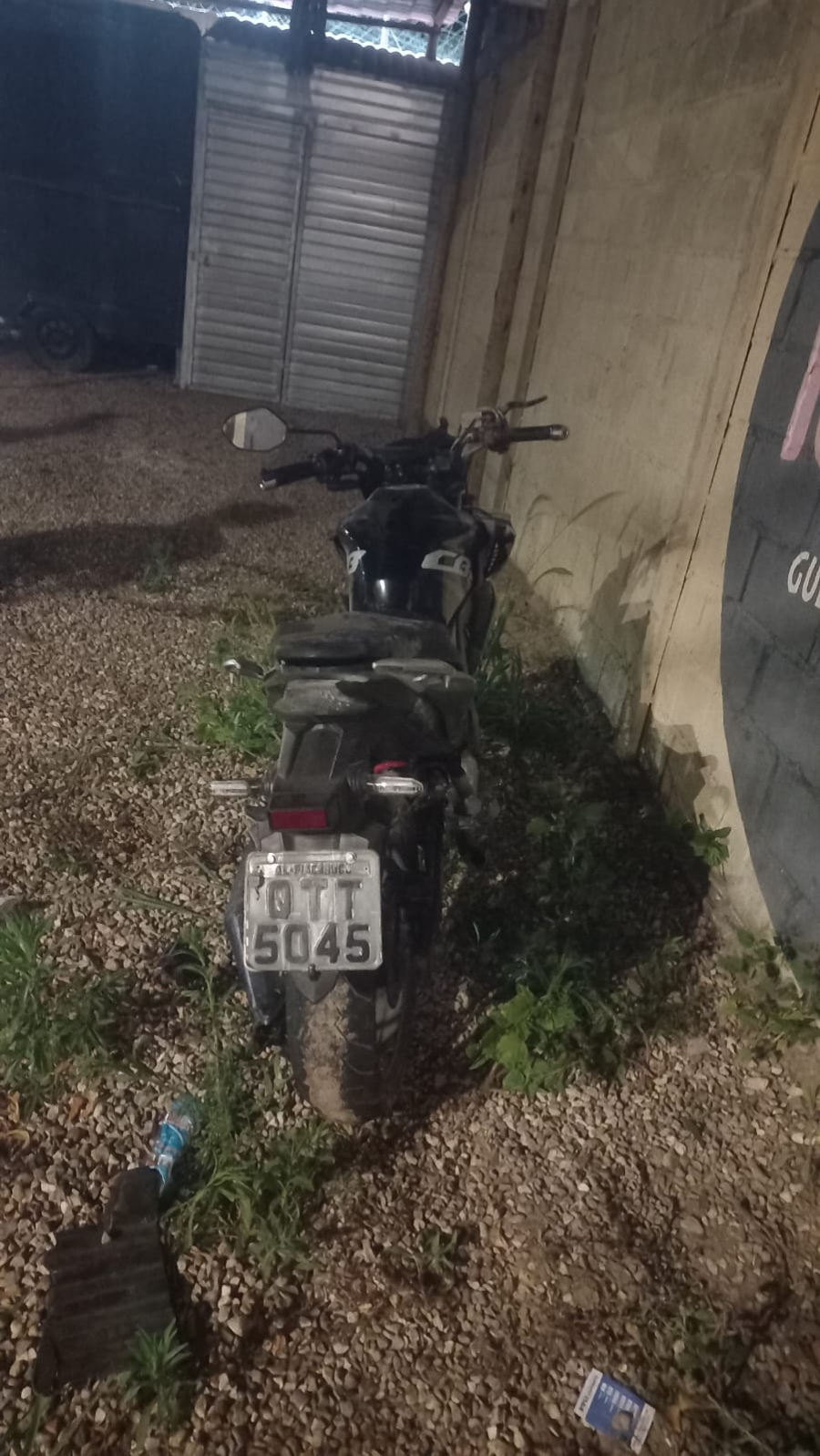 Adolescente sem habilitação fica ferido em colisão entre moto e carro em Arapiraca
