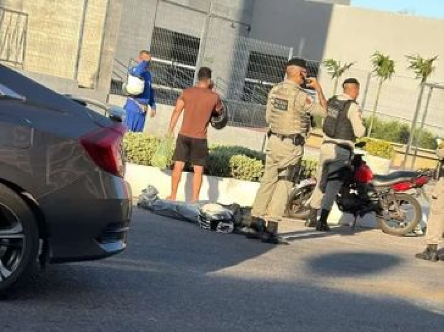 Jovem morre após cair de moto e ser atropelada por caminhão em Maceió