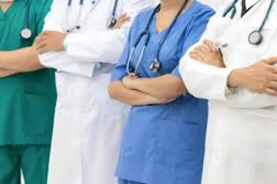 Médicos especialistas têm até 29 de outubro para concorrer a bolsas de R$ 20 mil em programa do SUS