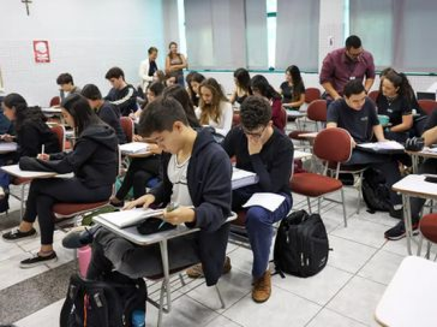 Fies abre inscrições para 50 mil vagas remanescentes do financiamento estudantil