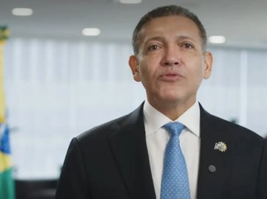 TSE rebate Flávio Bolsonaro e afirma que fiscais do PL não foram expulsos durante apuração
