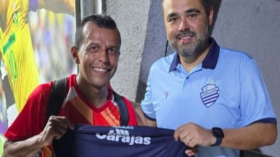 Didira recebeu homenagem do CSA após jogo do Alagoano