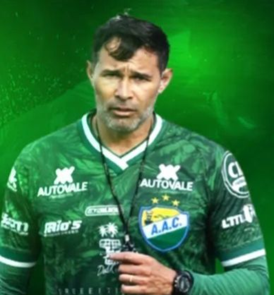 Júnior Amorim inicia atividades com o elenco do Coruripe