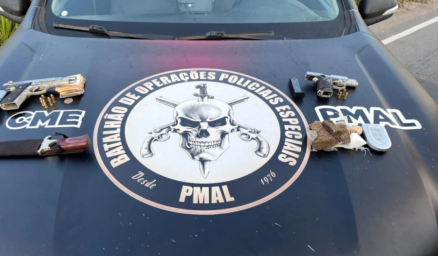 Bope intercepta veículo na BR-101 e apreende armas e drogas com destino a Arapiraca