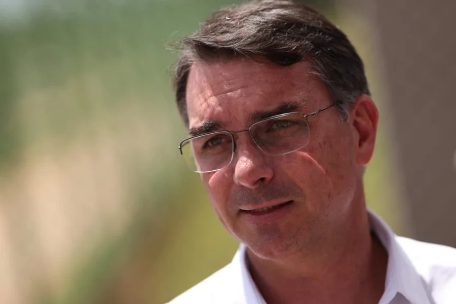 Flávio Bolsonaro terá reuniões com Netanyahu e premiês do Bahrein e Catar