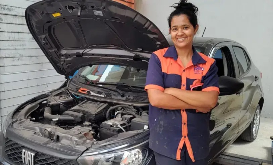 Engenheira mecânica quebra barreiras e inspira mulheres no setor automotivo em Arapiraca