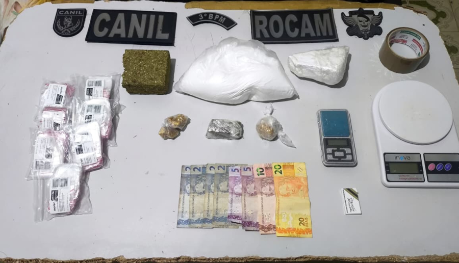 Em Arapiraca, mulher é presa após ser flagrada com maconha, crack e cocaína 