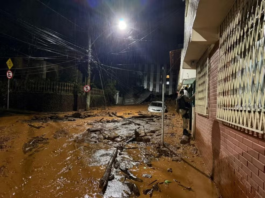 Chuva deixa 23 mortos e centenas de desabrigados em Juiz de Fora e Ubá; 47 estão desaparecidos