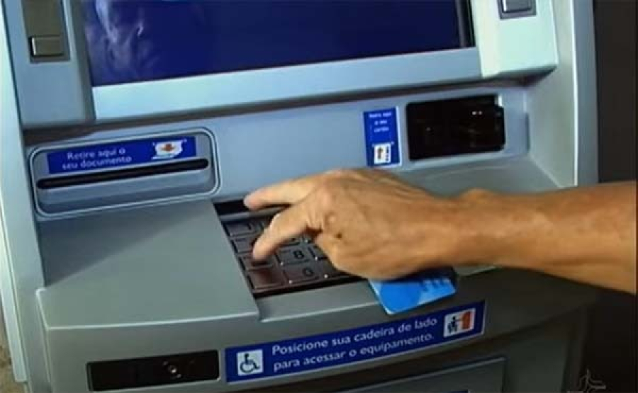 PM prende dois homens acusados de golpe contra idoso e recupera mais de R$ 2 mil 