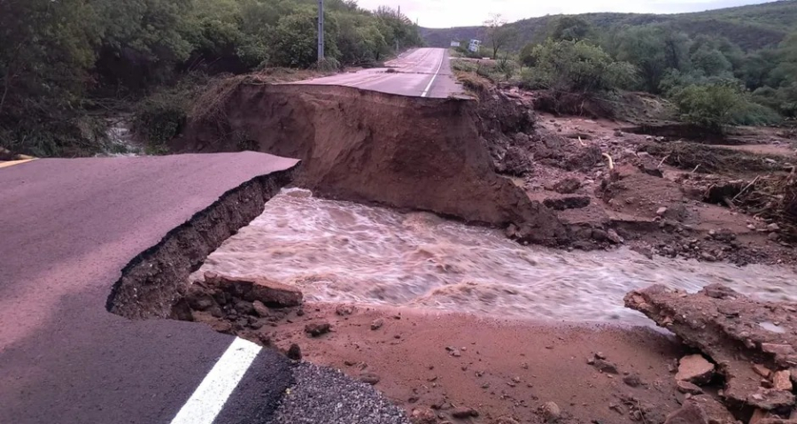 Rodovia entre Piranhas (AL) e Canindé (SE) é interditada após fortes chuvas