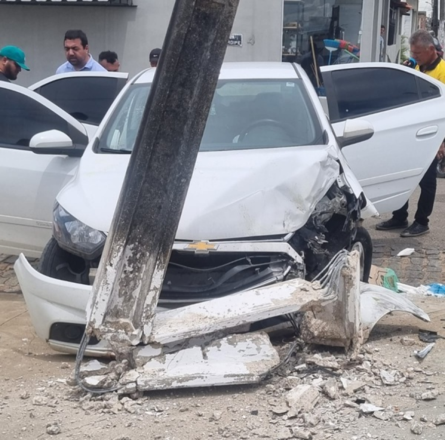Tentativa de assalto deixa taxista ferido e termina em colisão, em Palmeira dos Índios