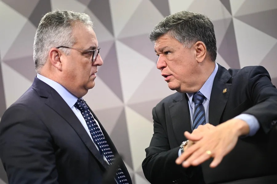 Cúpula da CPMI do INSS reage à decisão de Dino a favor de Lulinha