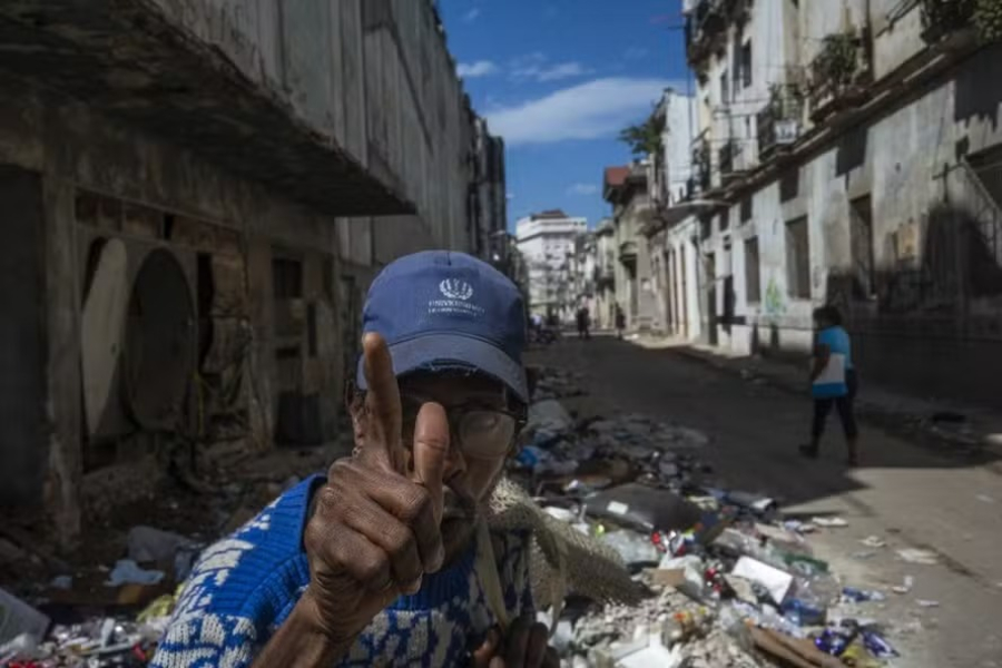 Sem combustível, cubanos veem mudança na Venezuela quase com esperança