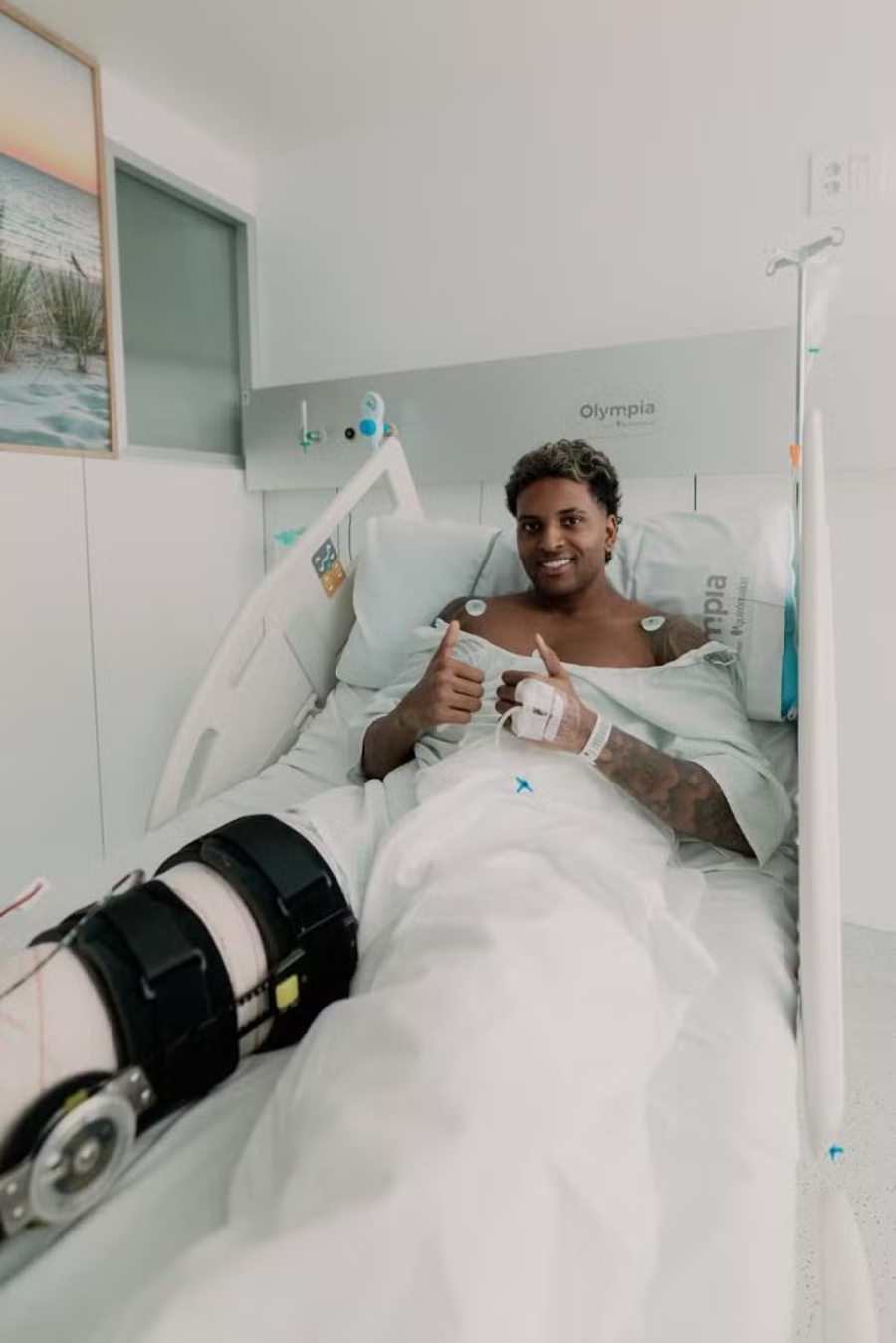 Fora da Copa, atacante Rodrygo do Real Madrid passa por cirurgia e mira recuperação