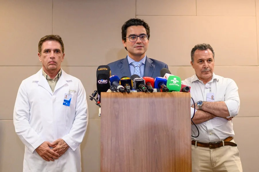 Na UTI, Bolsonaro “ainda corre risco” devido à infecção, diz médico