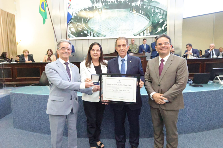 Assembleia concede Comenda Tavares Bastos ao desembargador Orlando Rocha Filho