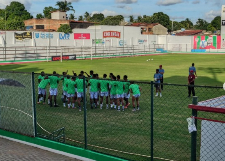 CSE treina para estreia na Série D, recebe reforços e tem jogador de saída