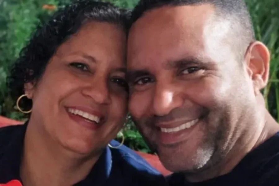 Homem mata esposa e esfaqueia a filha em apartamento na Bahia