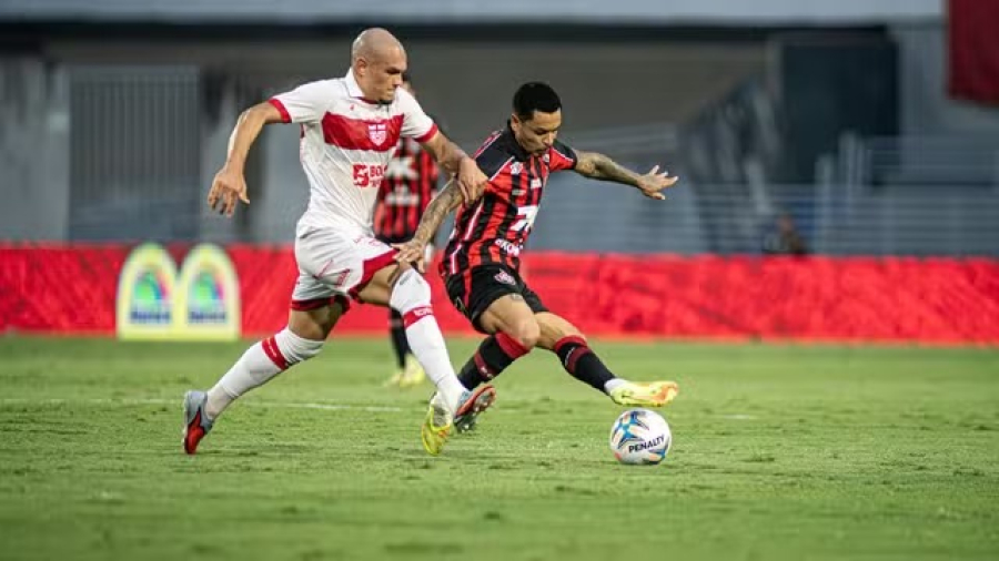 No Rei Pelé, Vitória é efetivo e bate CRB por 4 a 2