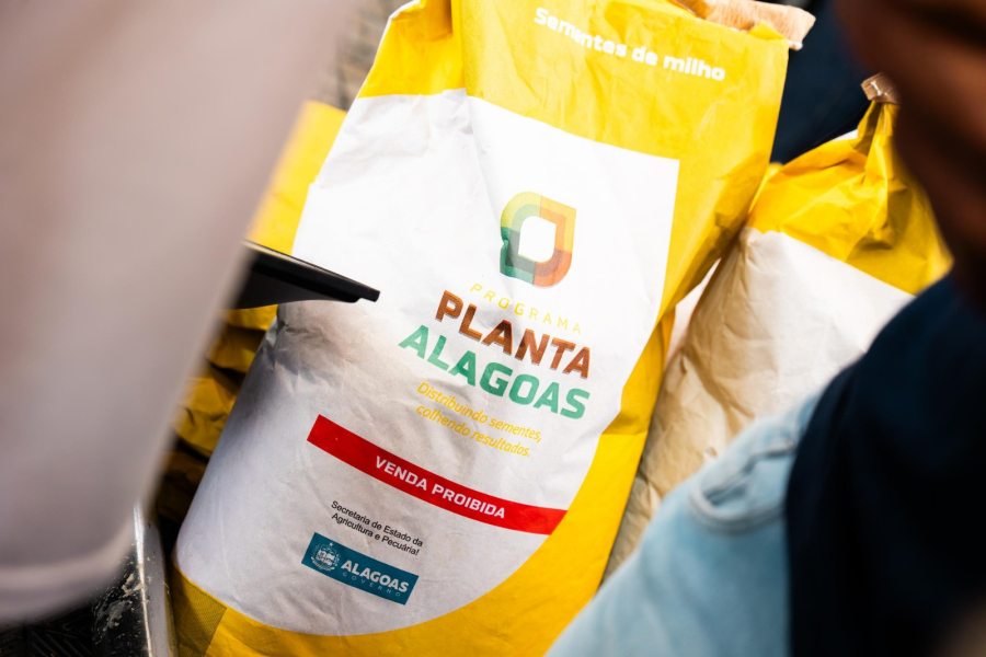 Governo de Alagoas distribui quase uma tonelada de sementes em São Miguel dos Campos