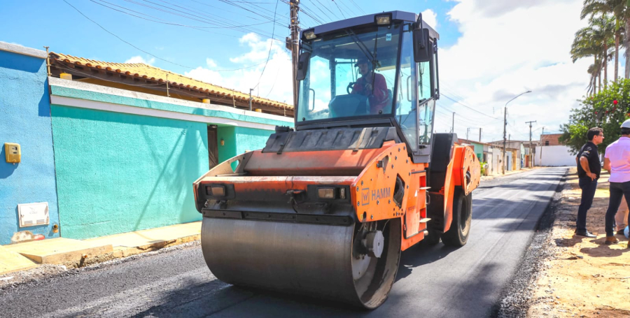 Obras de pavimentação já chegam a 37 bairros e povoados de Arapiraca
