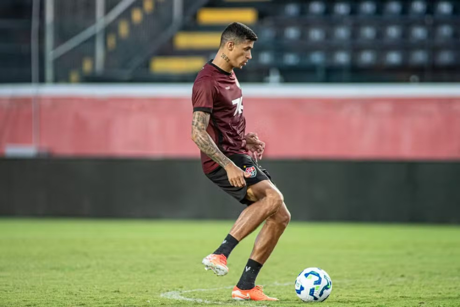 Camutanga sofre fratura e desfalca o Vitória por até seis meses