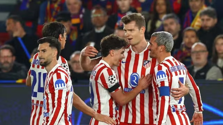 Fora de casa, Atlético de Madrid vence o Barcelona por 2 a 0 