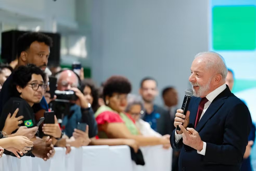 Lula diz que vai incluir estudantes com pendências no Fies em programa de renegociação